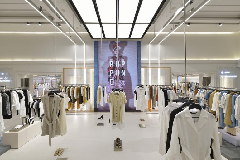 ZARAROPPONGIPOPUP_atrium