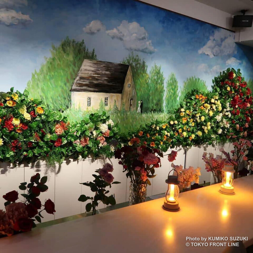 印象派モネをイメージしたウォールアートと00本のリアルフラワーを組み合わせたアートダイニング バー Flower Wall Mone が新宿三丁目 にオープン
